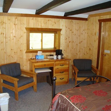 Helmcken Falls Lodge Cabin Rooms And Rv Park Clearwater Eksteriør bilde