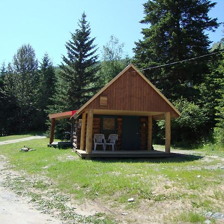Helmcken Falls Lodge Cabin Rooms And Rv Park Clearwater Eksteriør bilde