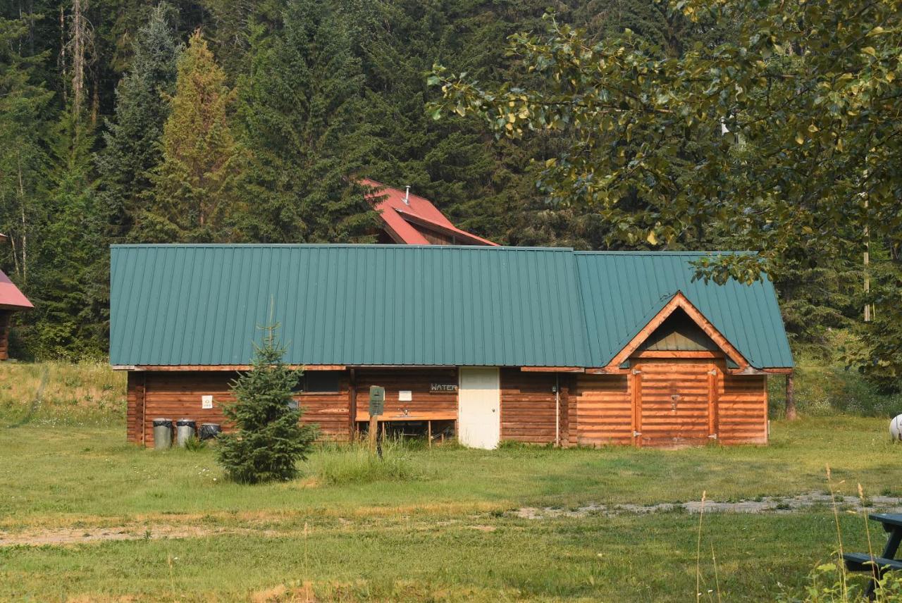 Helmcken Falls Lodge Cabin Rooms And Rv Park Clearwater Eksteriør bilde