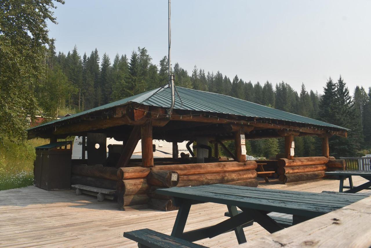 Helmcken Falls Lodge Cabin Rooms And Rv Park Clearwater Eksteriør bilde