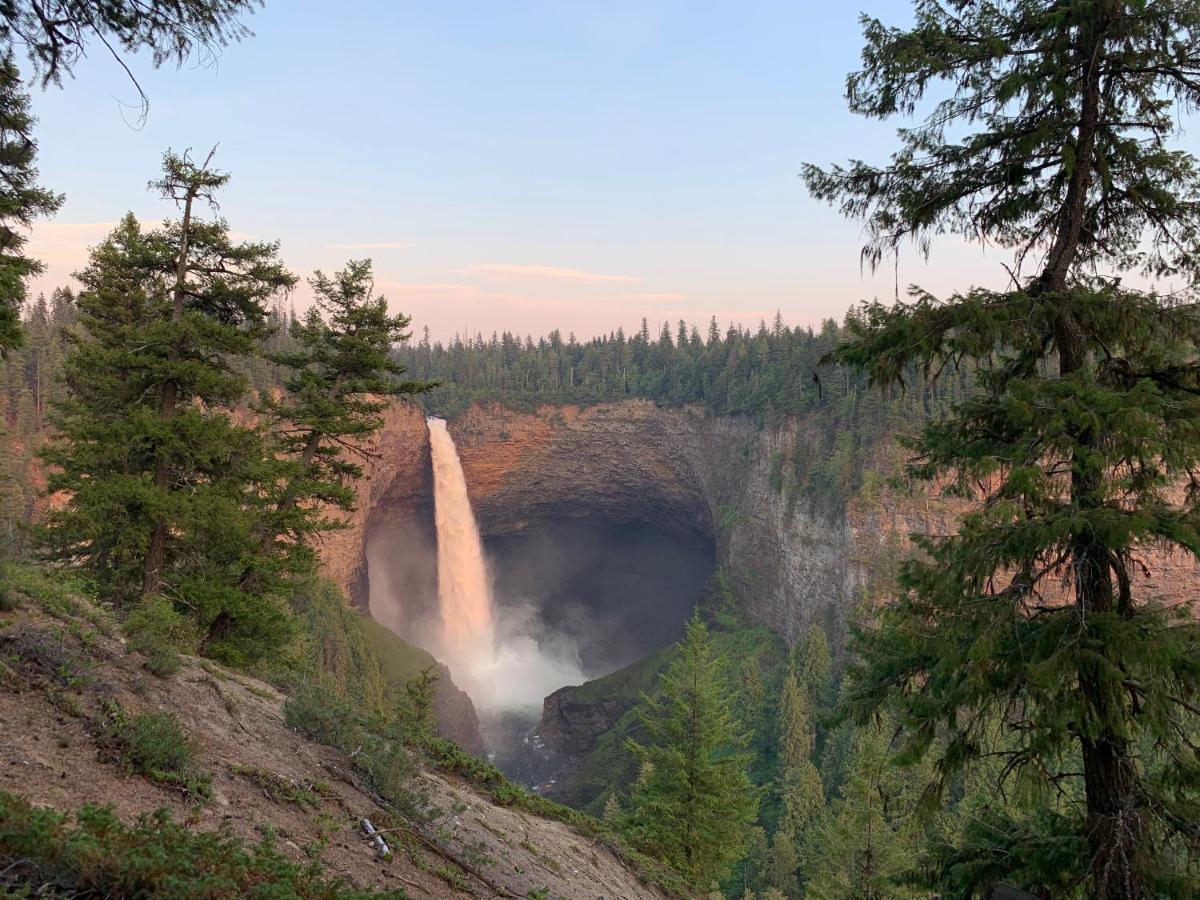 Helmcken Falls Lodge Cabin Rooms And Rv Park Clearwater Eksteriør bilde