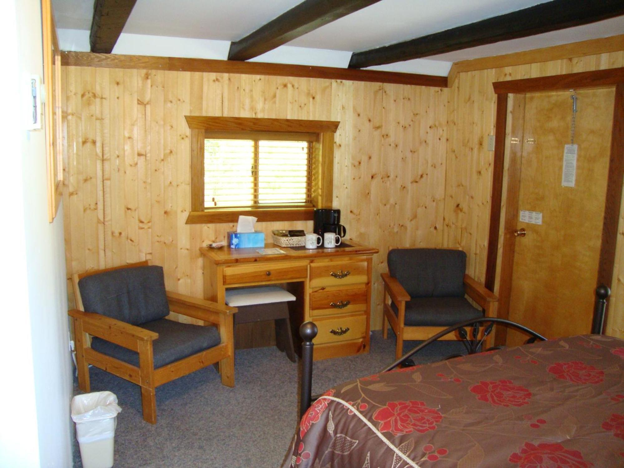 Helmcken Falls Lodge Cabin Rooms And Rv Park Clearwater Eksteriør bilde